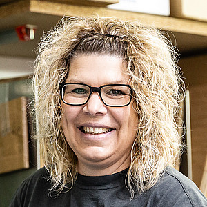 Shipping Department: Christiane Mimm