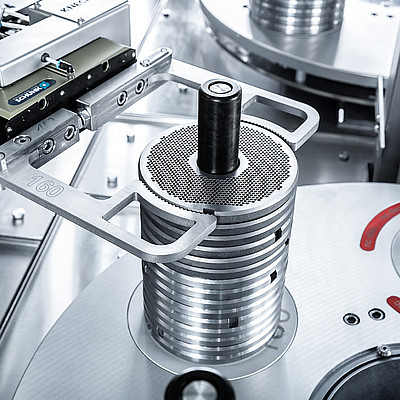 Mincer plate magazine