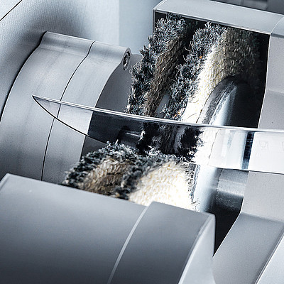 Deburring and polishing