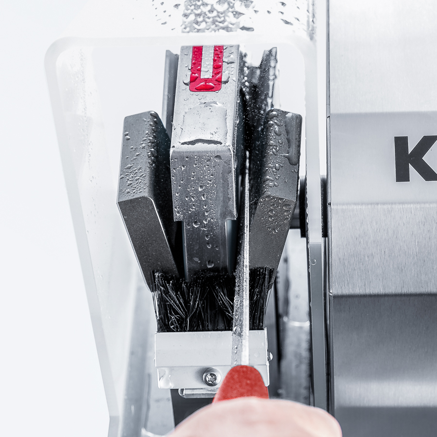 Sharpening hand knives on wet-grinding wheel