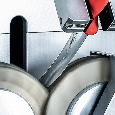 Deburring and polishing Deburring and polishing