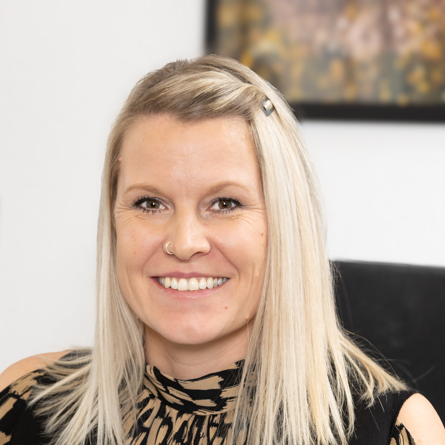 Traitement des commandes: Yvonne Schierjott